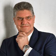 Stephan R. Wolf
